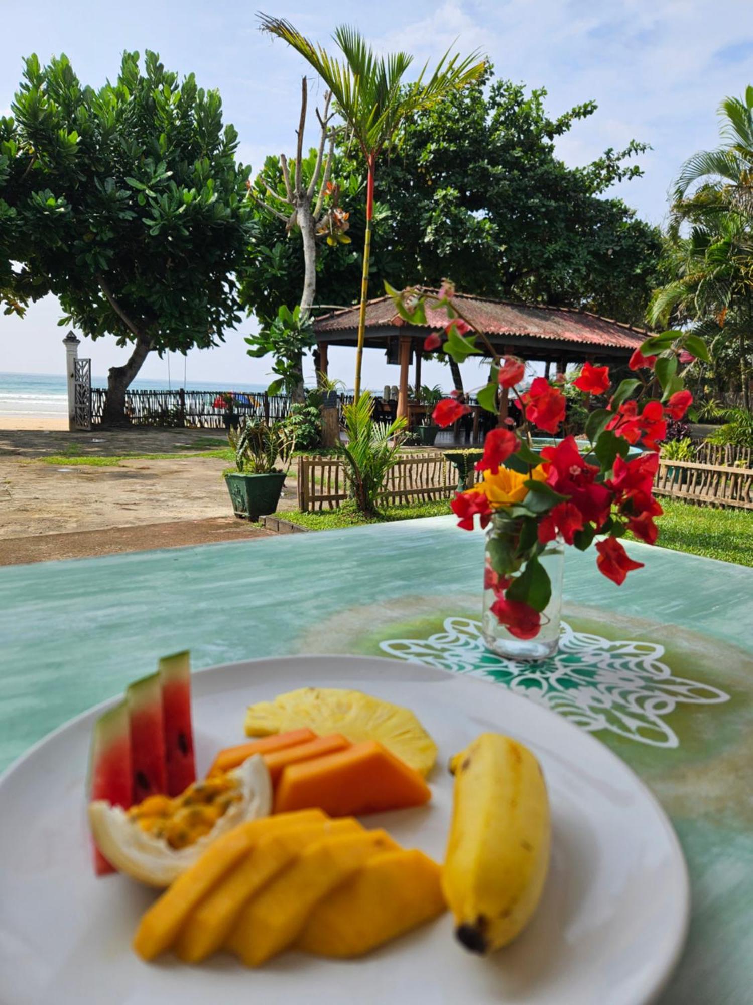 Balance Beach Resort Dickwella Exterior foto